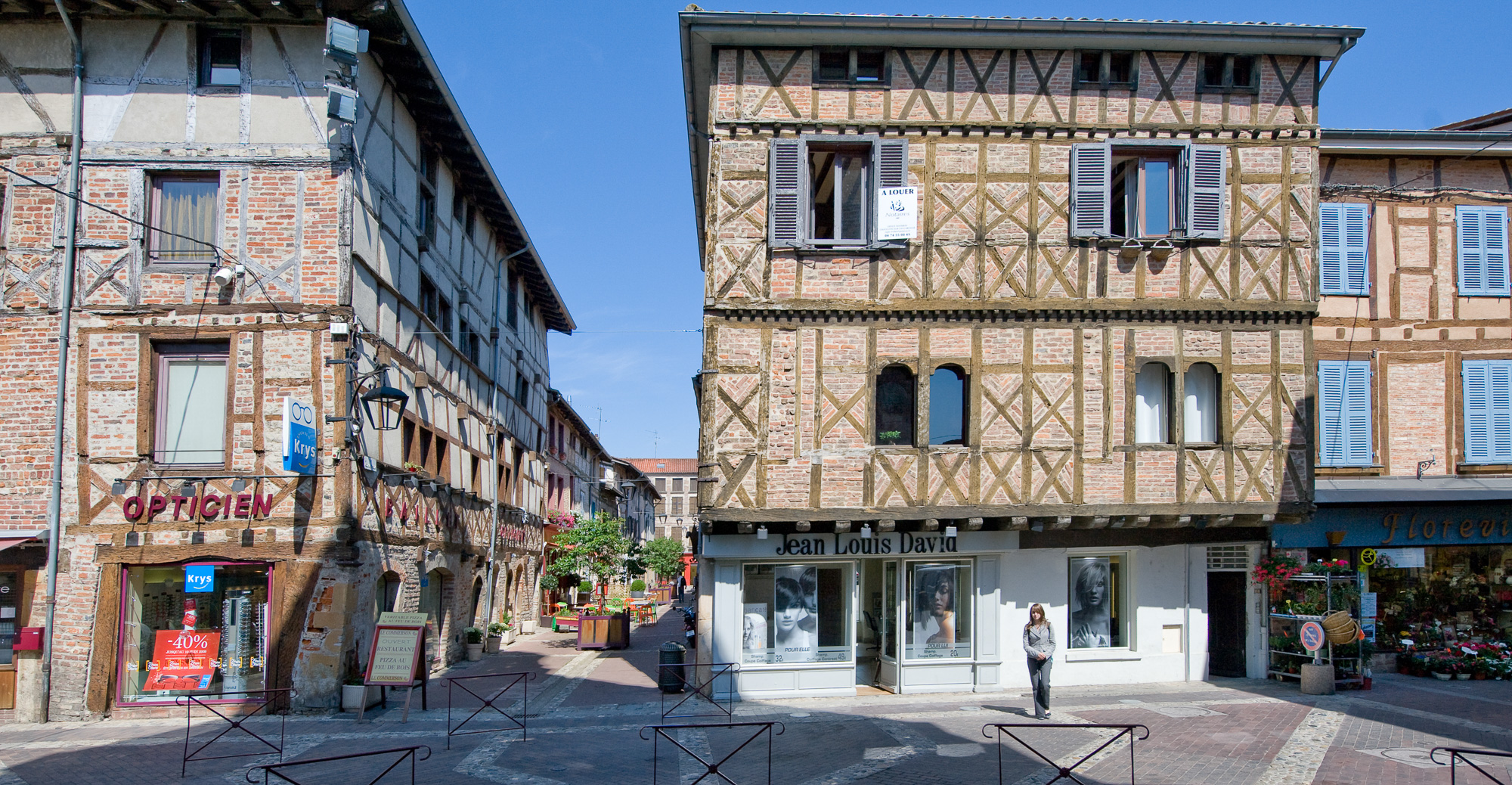 Chatillon-sur-Chalaronne. Place de la Halle.