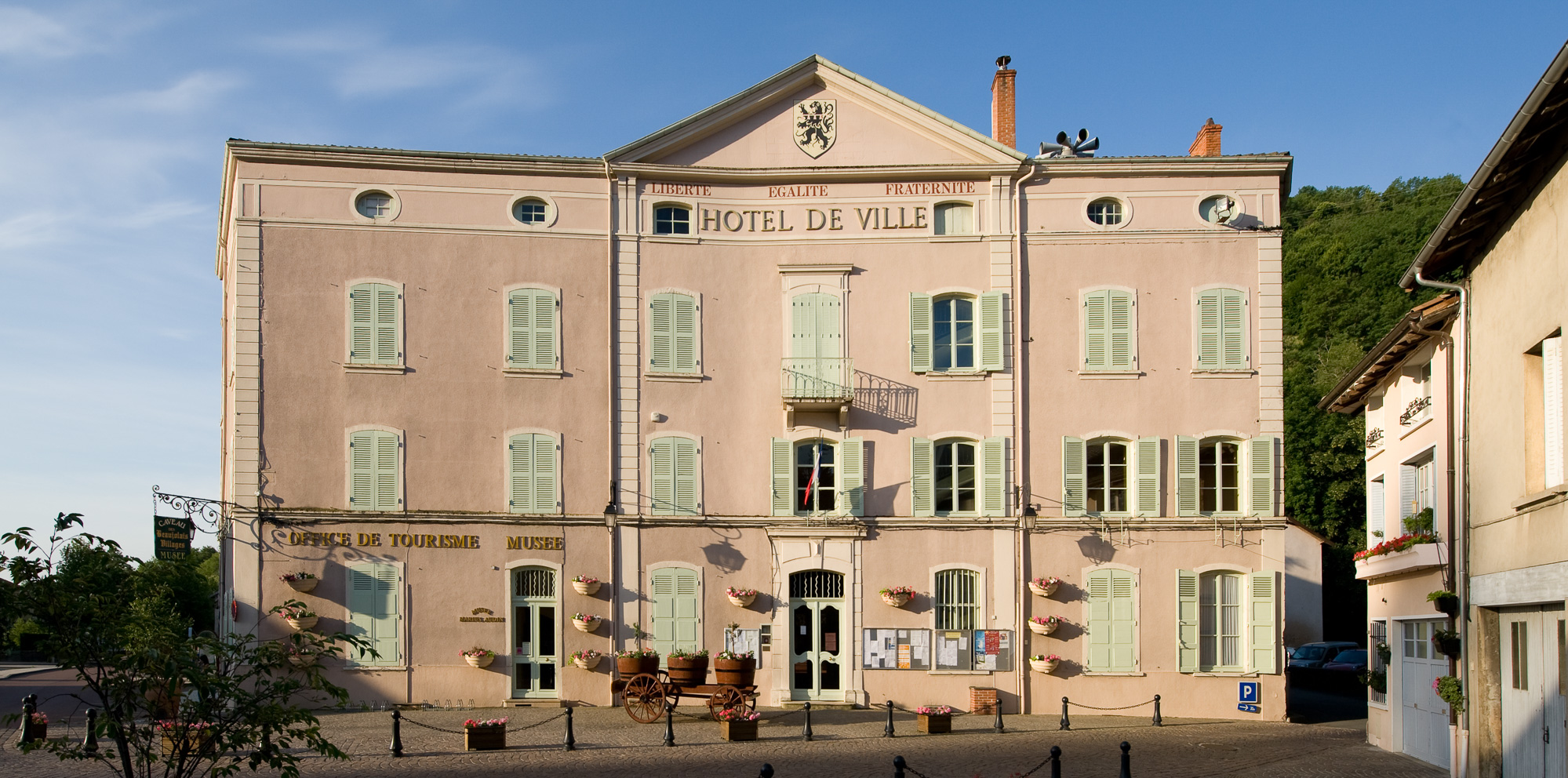 Beaujeu. Hôtel de ville et Musée Marius Audin.