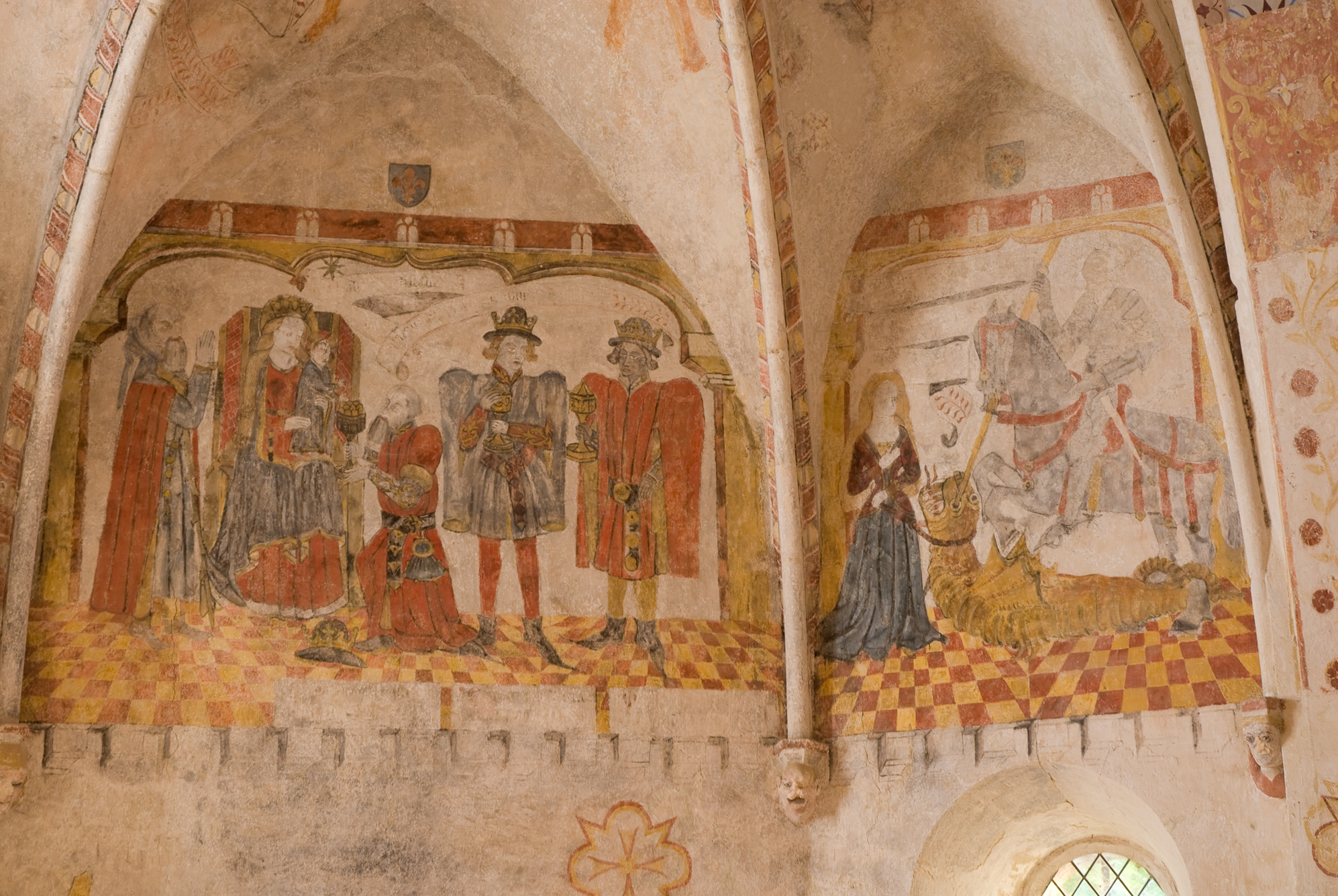 Chapelle du Chatelard. Fresques d'inspiration bysantine dans la chapelle Notre-Dame-de-Beaumont.