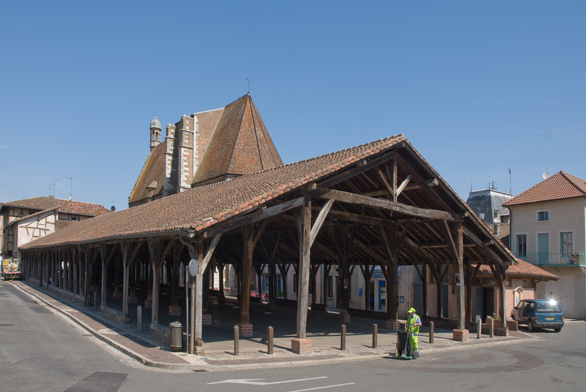 Chatillon-sur-Chalaronne. Halle du XVIIème siècle..