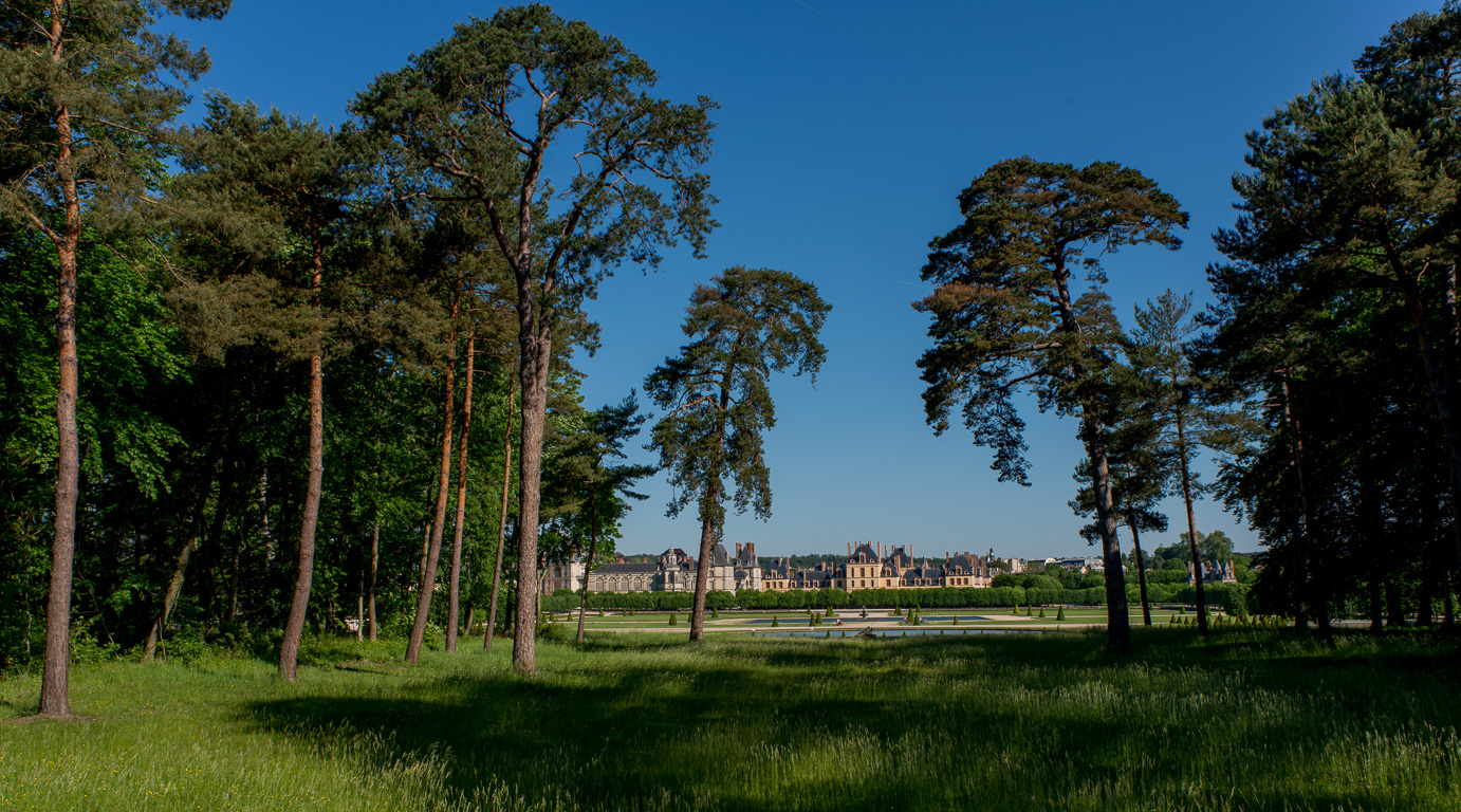 Château de Fontainebleau; Le Parterre vue depuis le Bd du maréchal Juin.