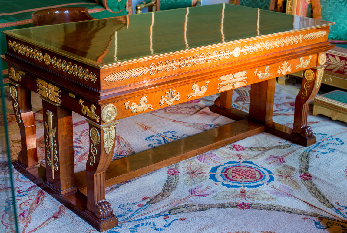 Château de Fontainebleau. Petite chambre à coucher de l'Empereur, bureau mécanique (Jacob-Desmalter, 1810)