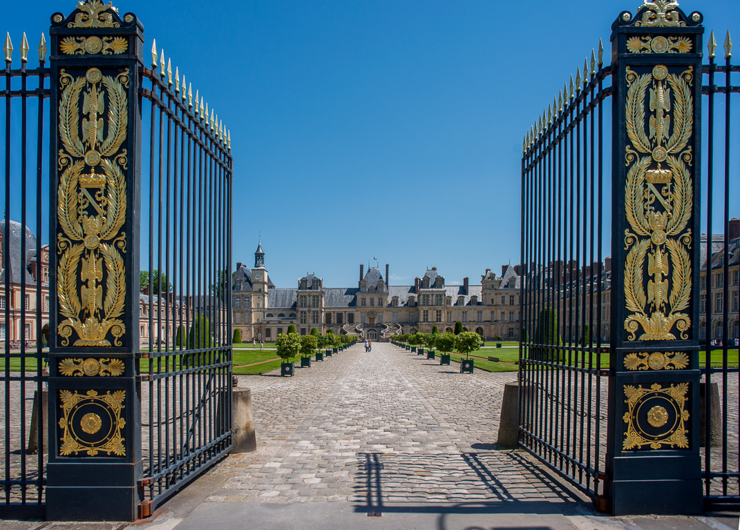 Château de Fontainebleau. Cour du Cheval Blanc