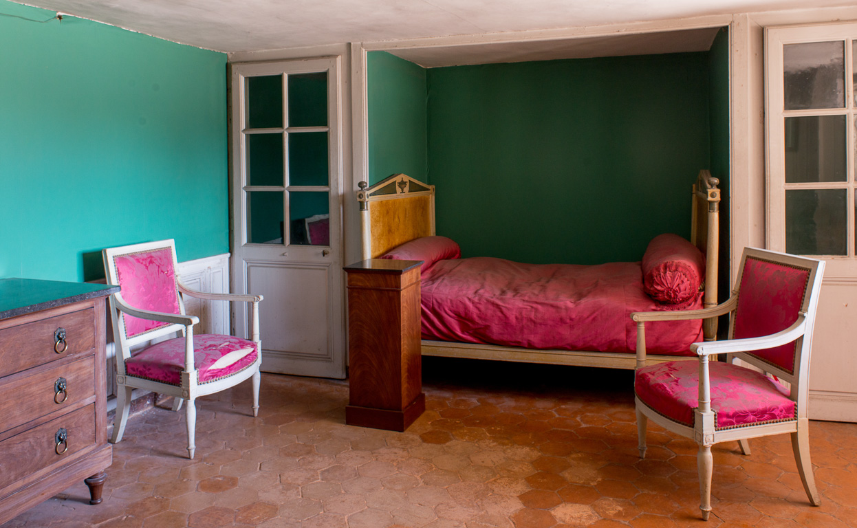 Château de Fontainebleau. Musée Napoléon 1er. Chambre de Méneval, ( le secrétaire de l'Empereur) état reconstitué Premier Empire en 1976