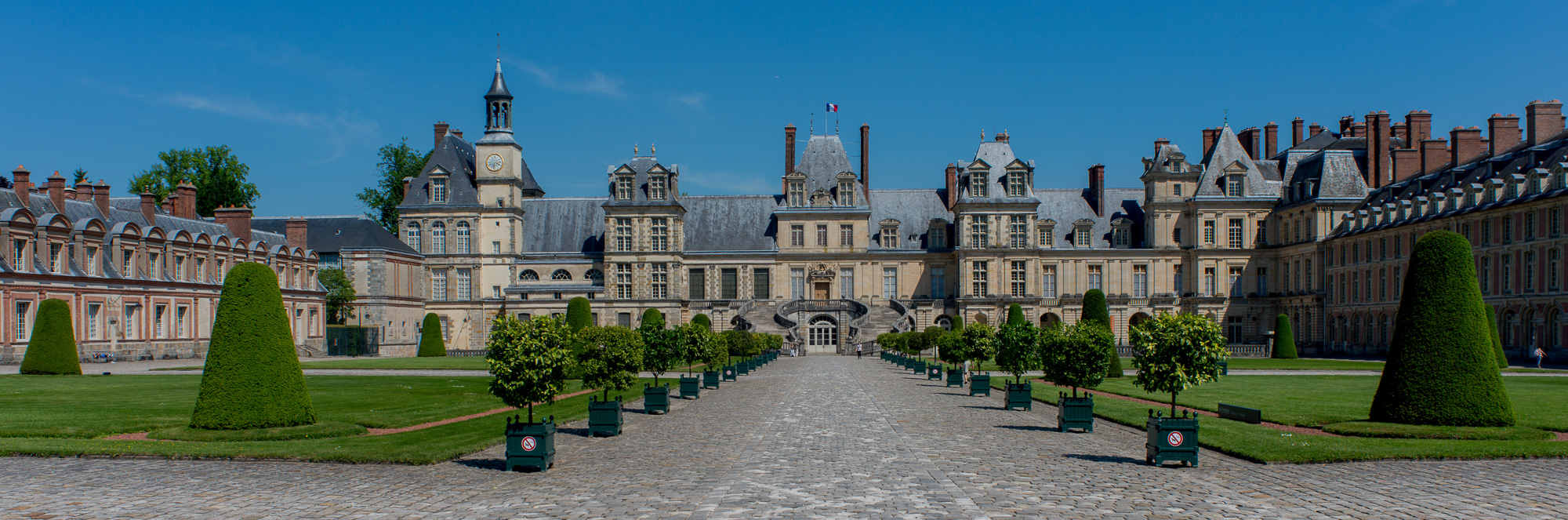 Château de Fontainebleau. Cour du Cheval Blanc