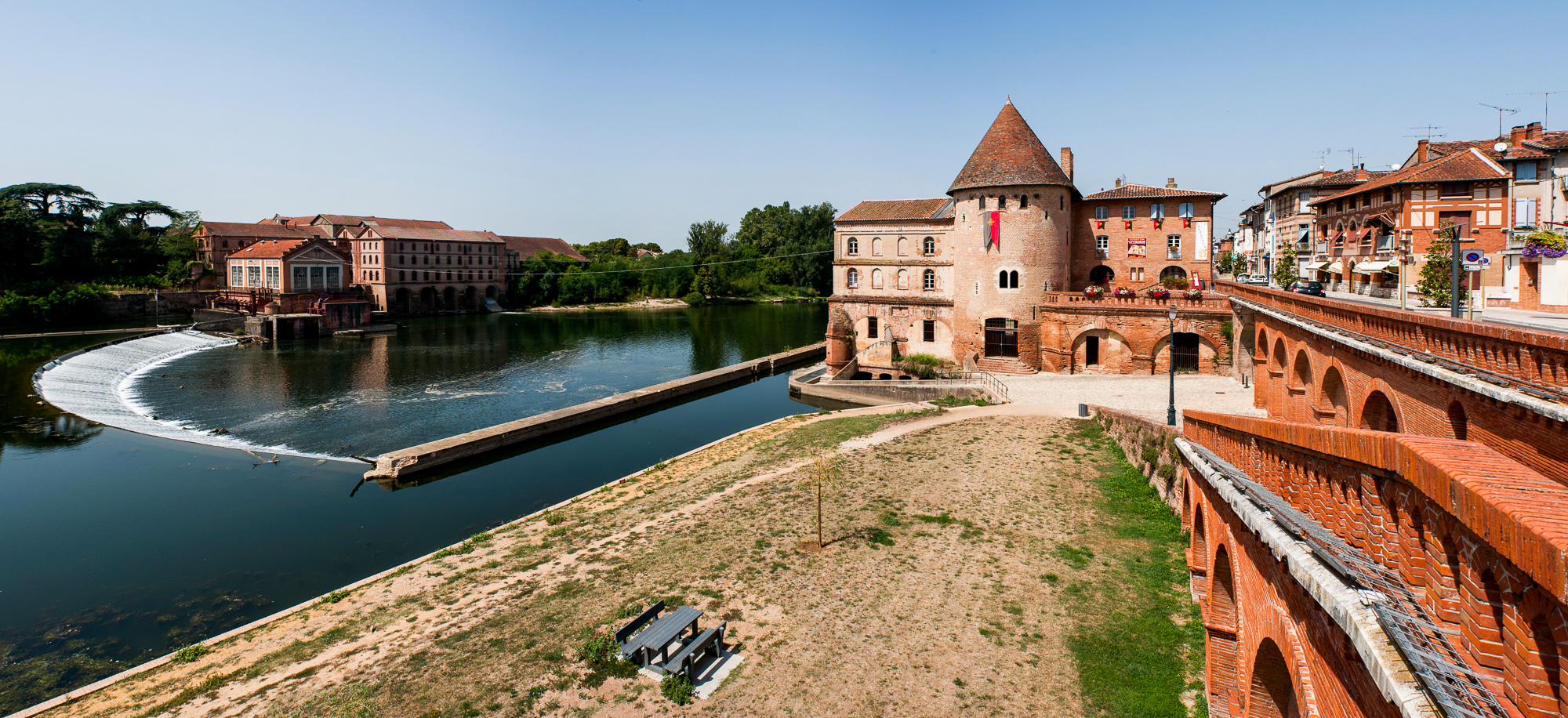 La tour de défense et le barrage sur le Tarn