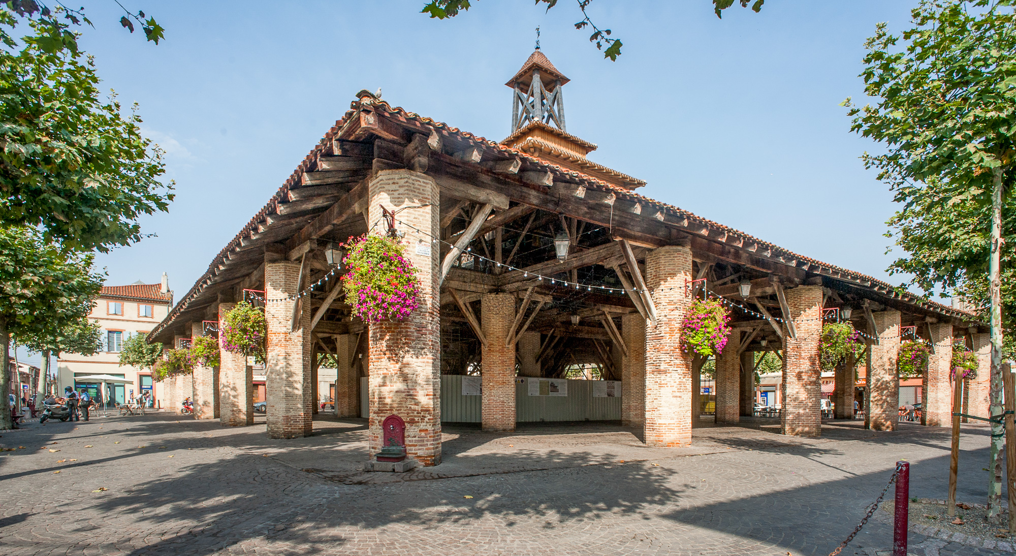 La Halle et son clocheton.