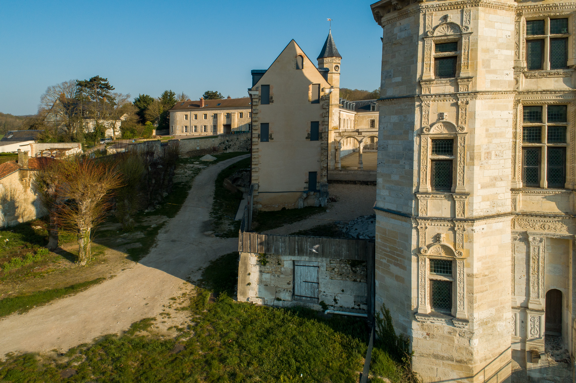 Vues de drone, le pavillon d'entrée.