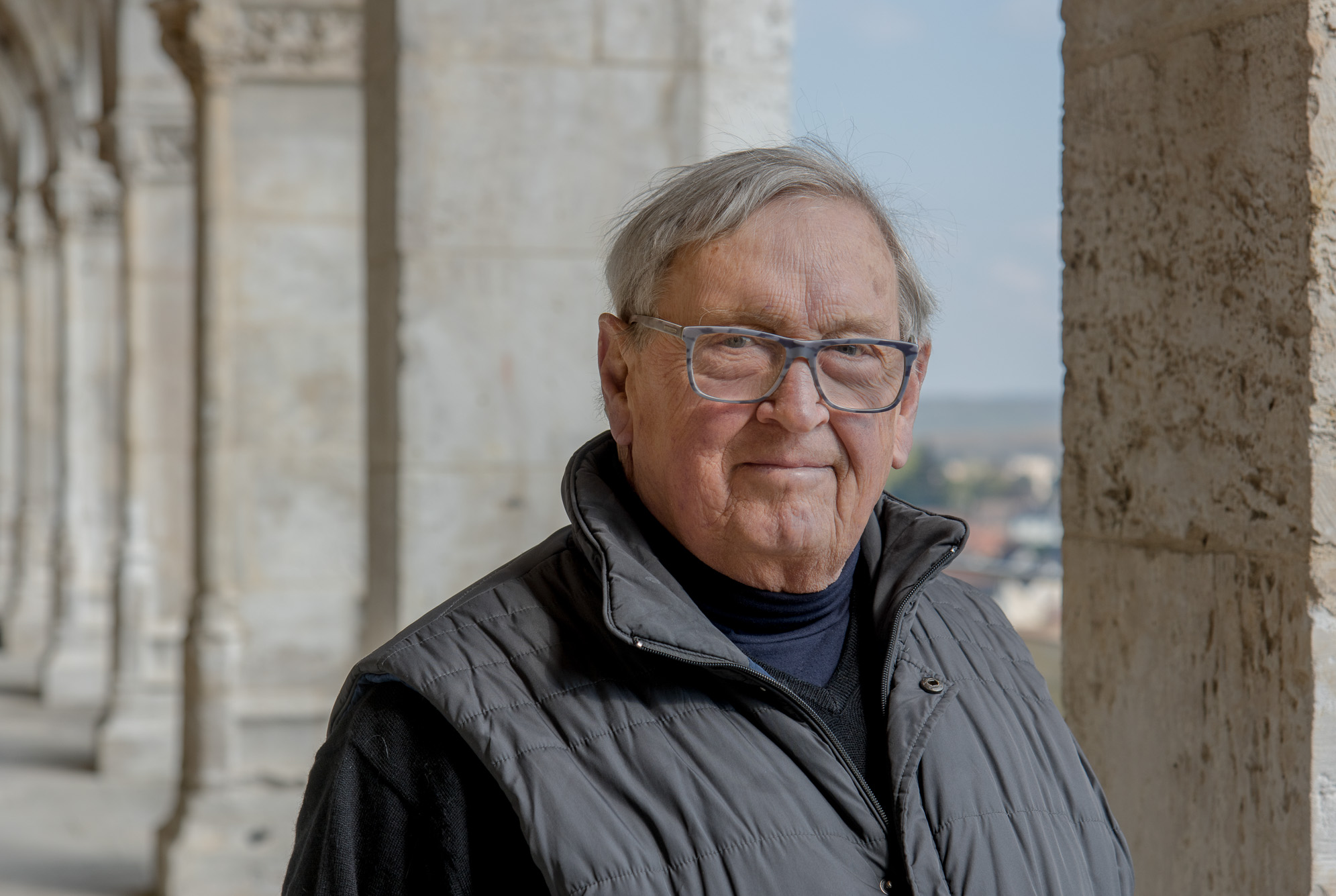 Yves Domergues , designer conseil et Président de l'association ARC pour la préservation du château. Dans la galerie sur le Val.