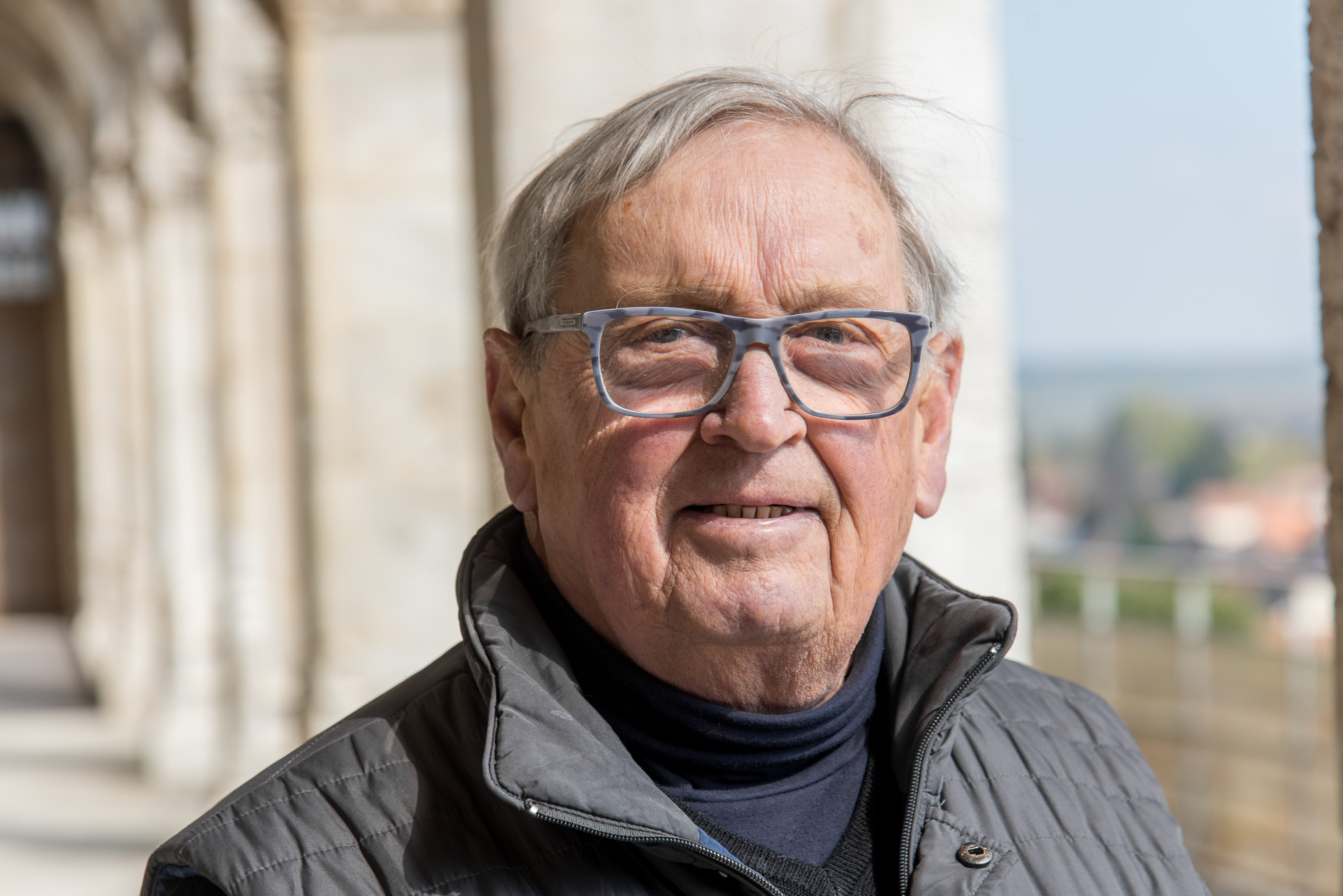 Yves Domergues , designer conseil et Président de l'association ARC pour la préservation du château. Dans la galerie sur le Val.