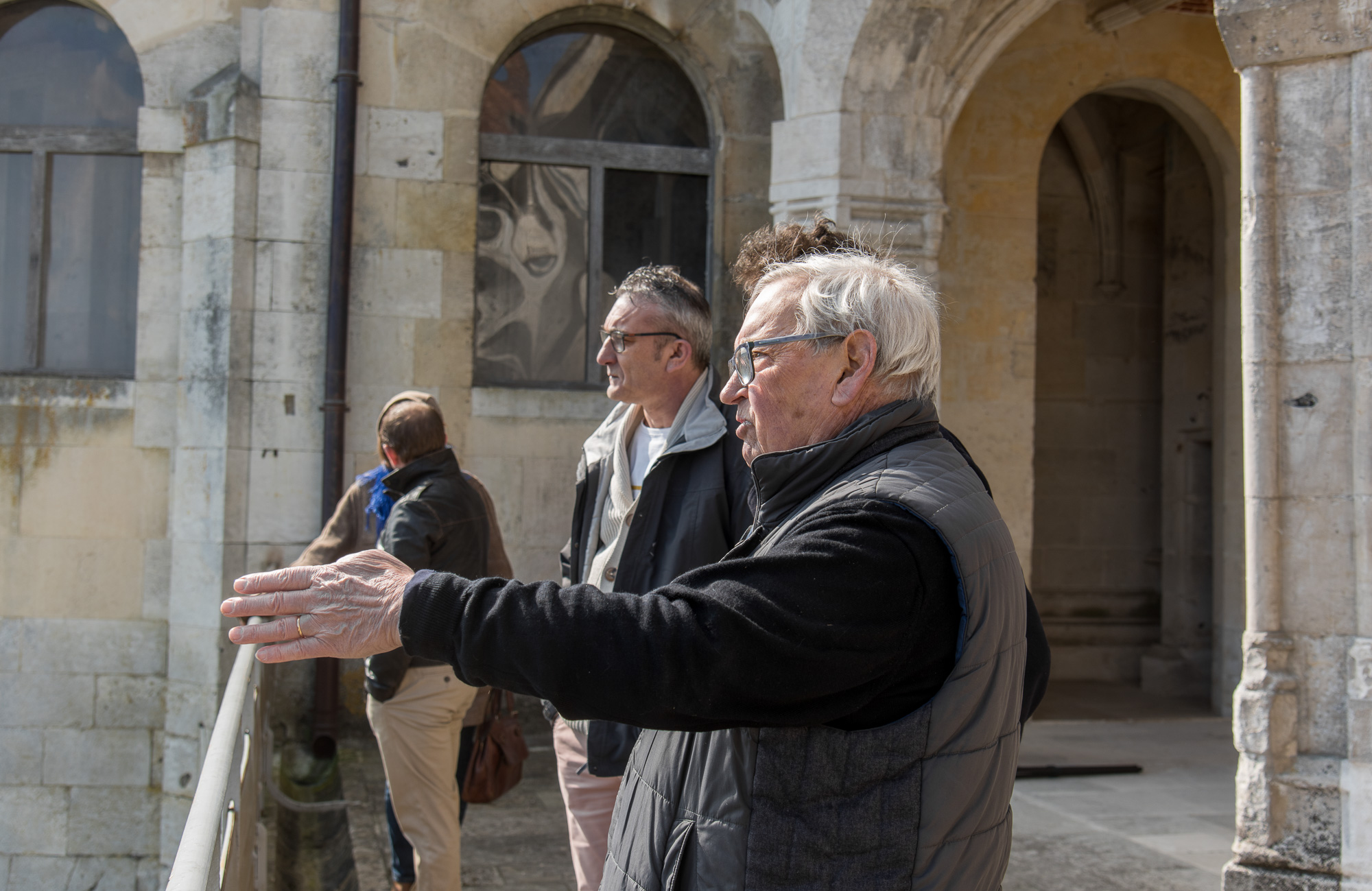 Yves Domergues , designer conseil et Président de l'association ARC pour la préservation du château. Dans la galerie sur le Val.
