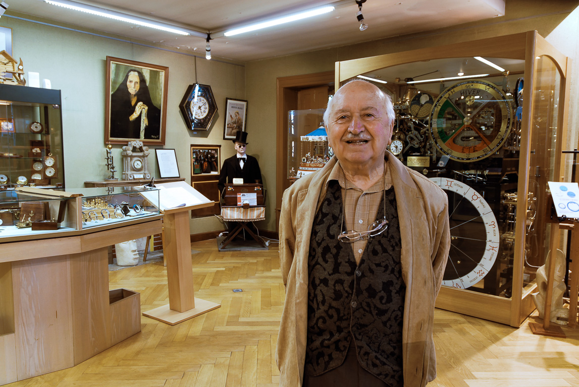 Chateau Pertusier Musée de l'Horlogerie du Haut-Doubs Constant Vaufrey 85 ans conservateur du musee ancien horloger