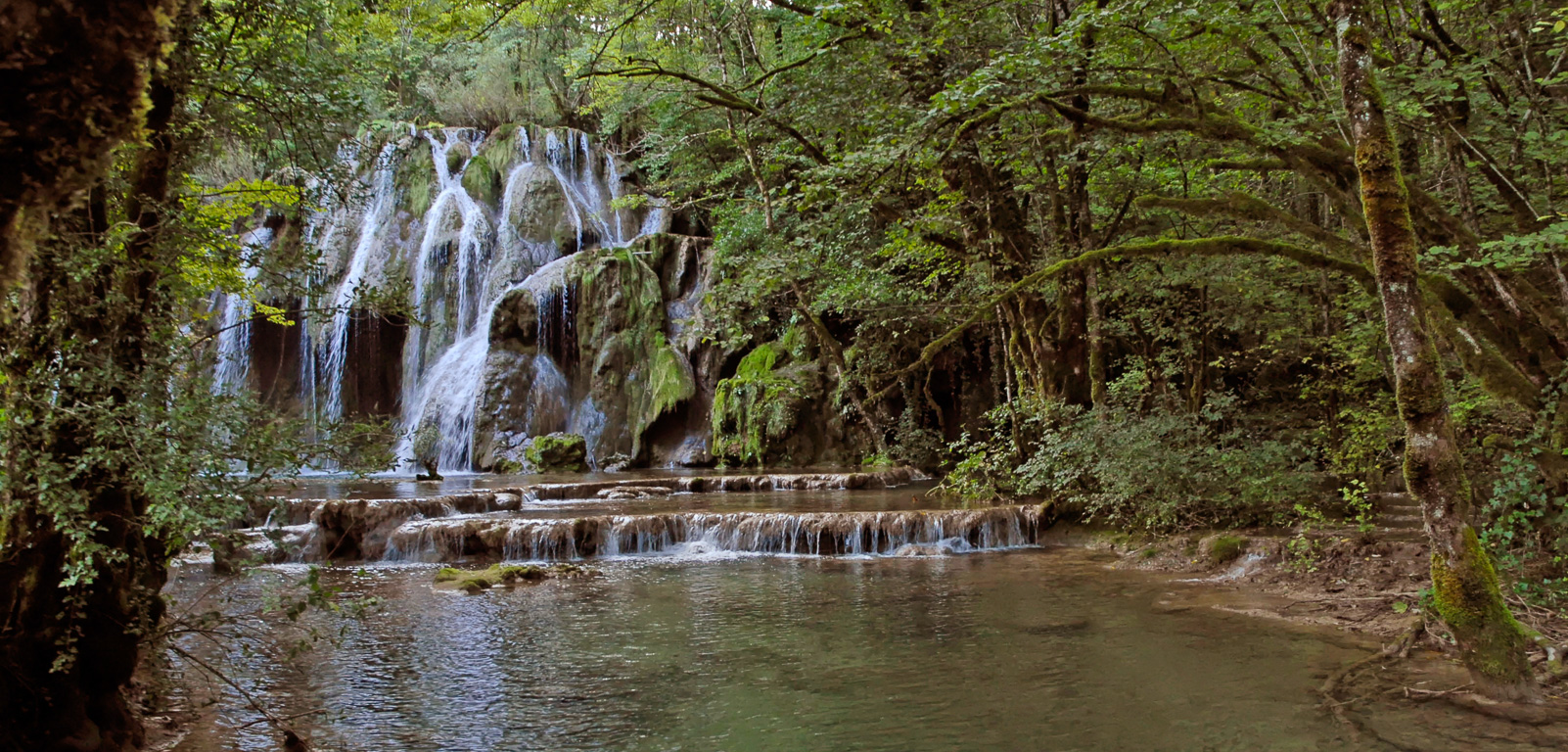 Les Planches Cascade des Tuffs