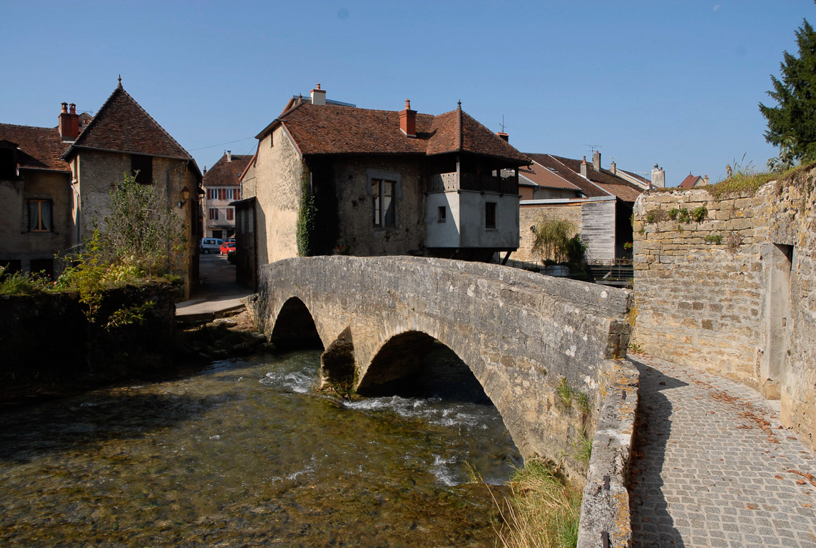 La rivière Cuisance et le pont des Capucins