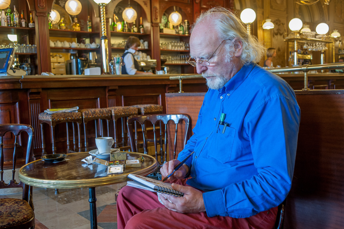 L'artiste peintre écossais, Anthony Armstrong Blairgowrie Perthshire dans le Café de la Paix.