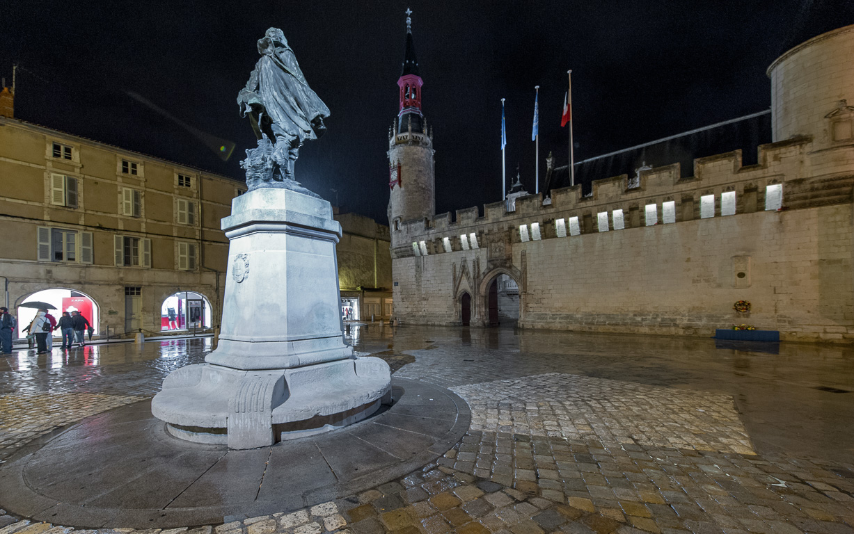 Spectacle et animation :  La Ronde de nuit.