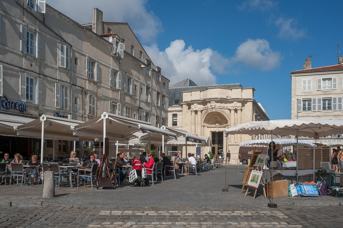 Cour des Dames , l'Avant Scène.