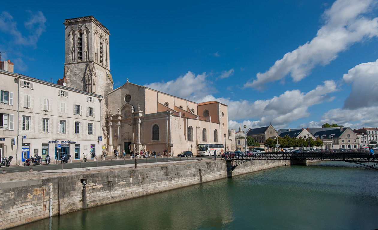 Eglise Saint-Sauveur quais Maubec