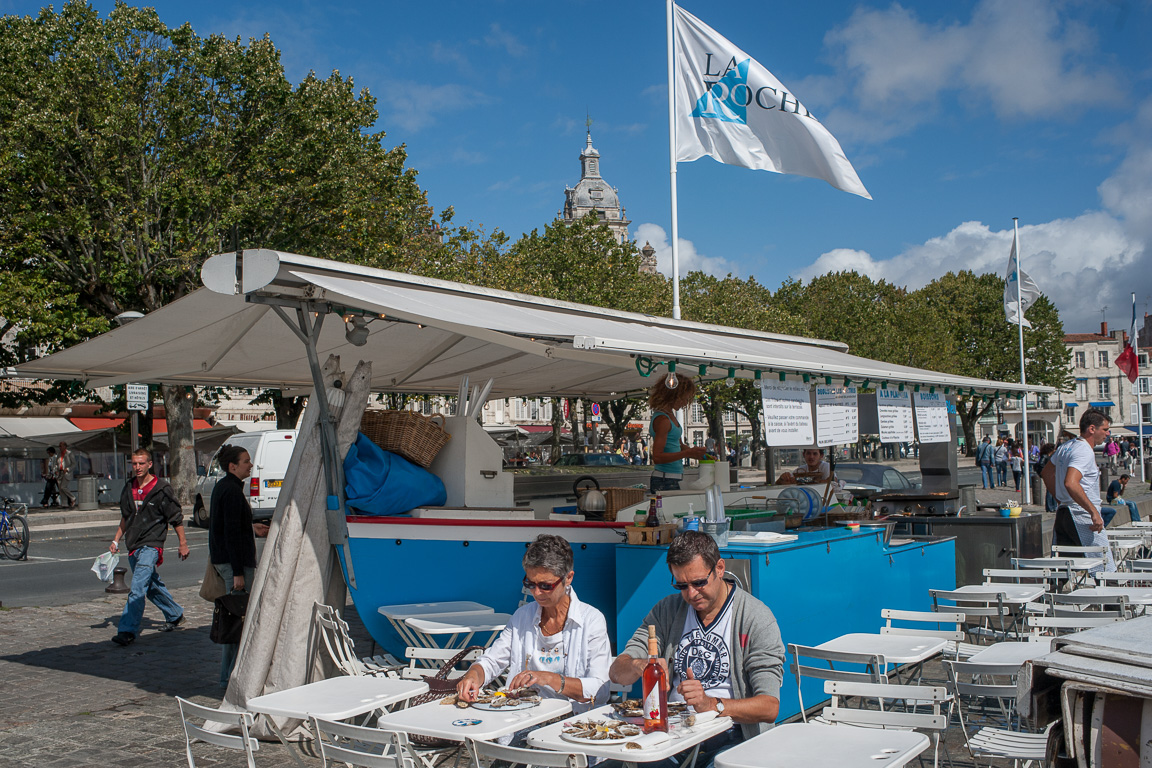 Quai des Sardiniers. Le Petit Bleu.