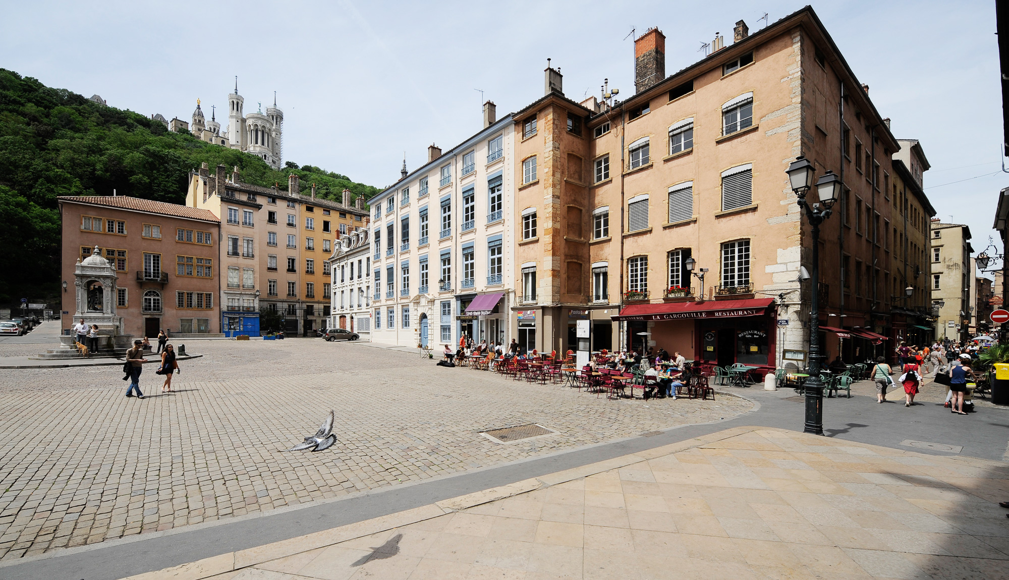 Vieux-Lyon. Place saint-Jean.