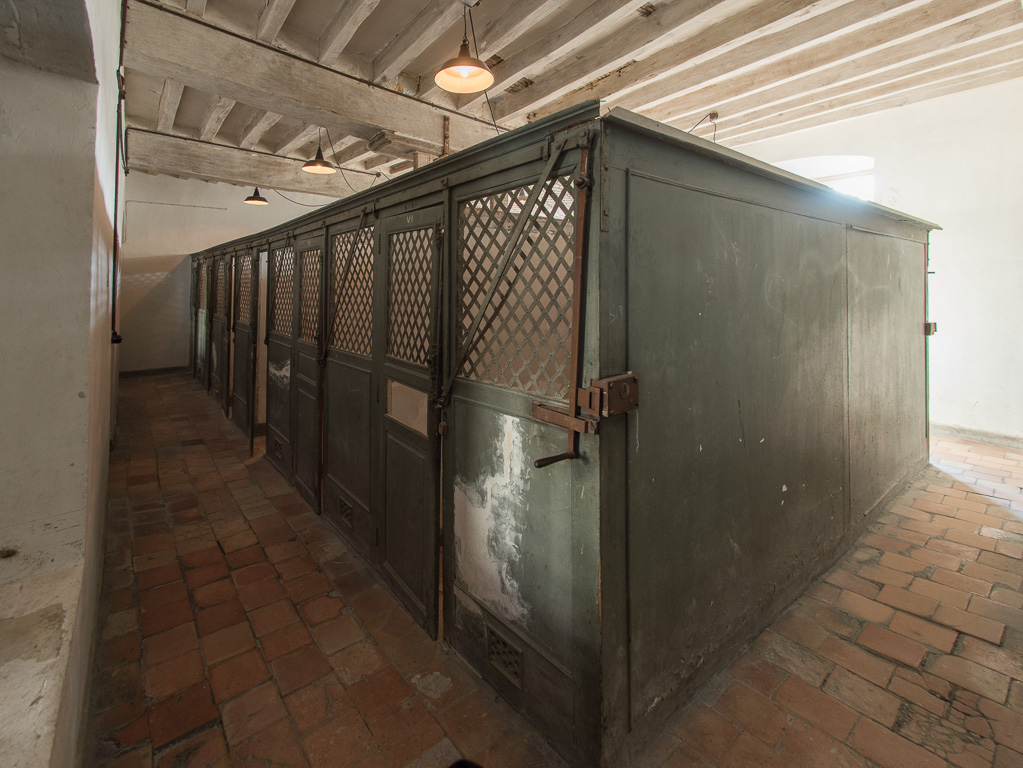 Fontevraud, l'Abbaye. Mémoire du pénitencier. Cages à poules.