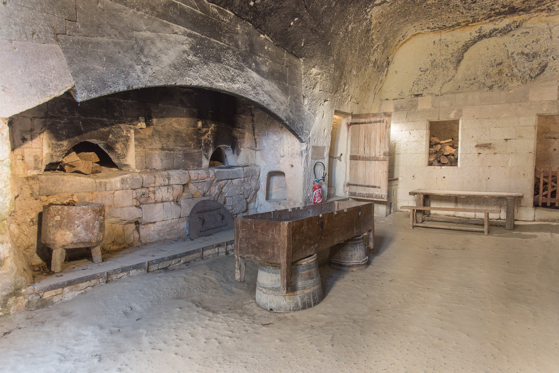 Brézé, le château. La boulangerie troglodyte.