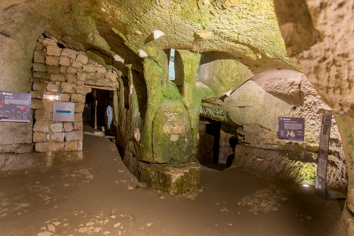 Brézé, le château. Les foudres et les pressoirs troglodyte.