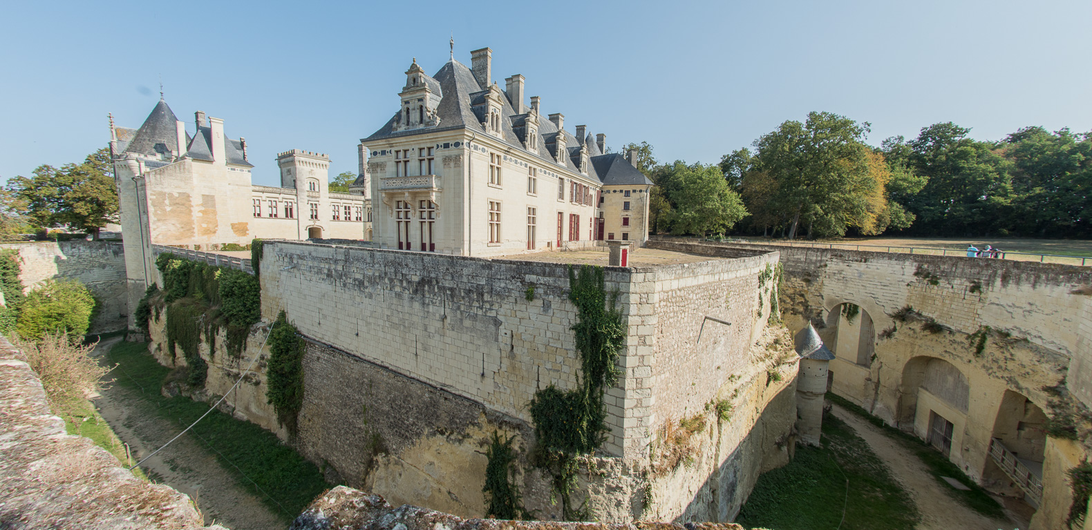 Brézé, le château.