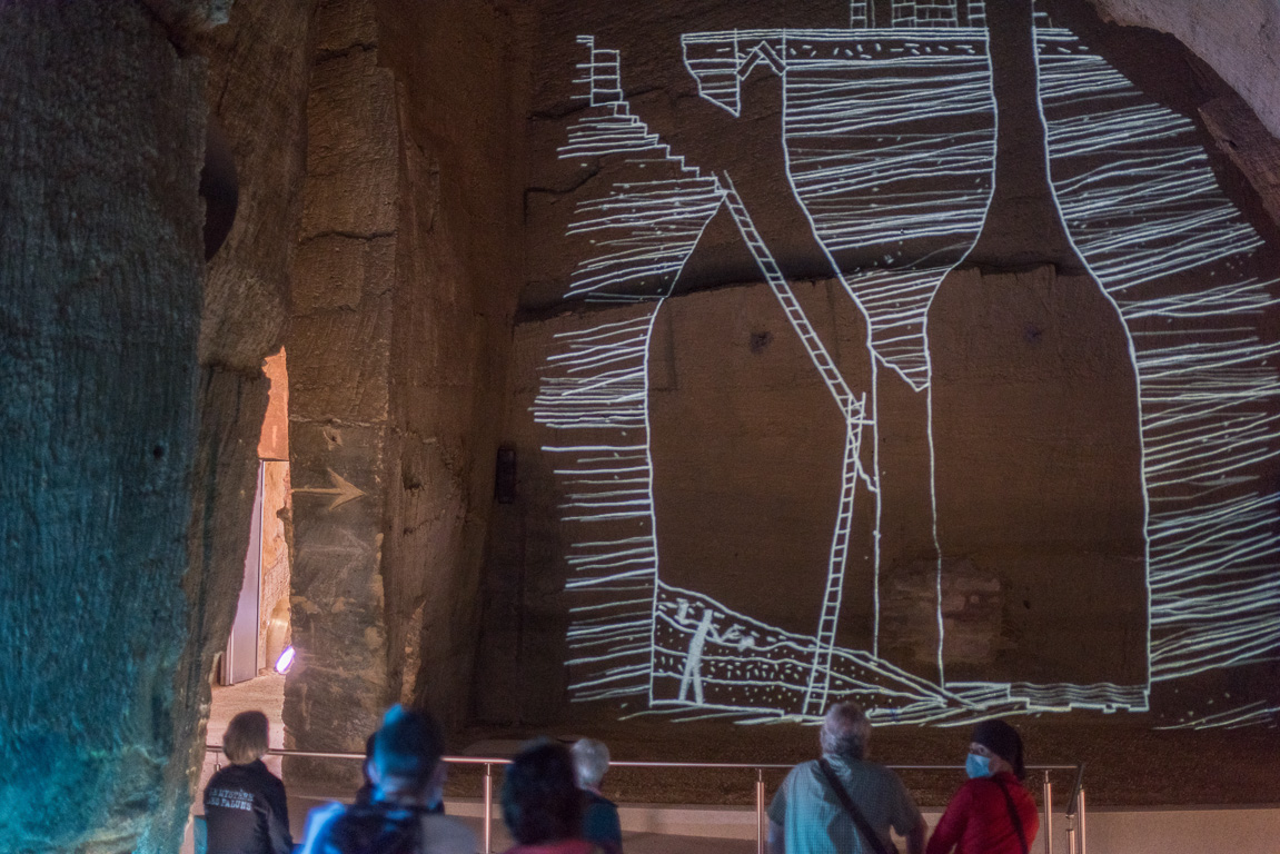 Doué en Anjou. . Site des Perrières, Le mystère des faluns. Projection du film sur l'histoire des carriers.