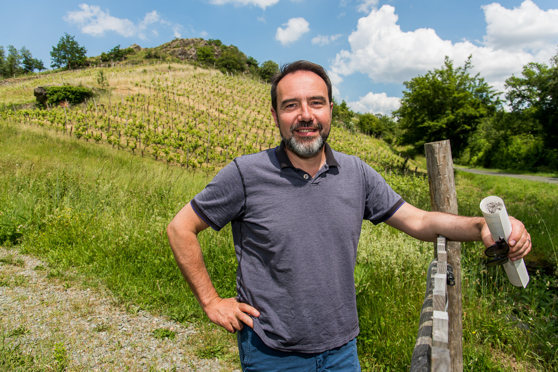 Beaulieu-sur-Layon. Les côteaux du Layon, domaine Belargus, Ivan Massonat devant sa parcelle au Pont-Barré.