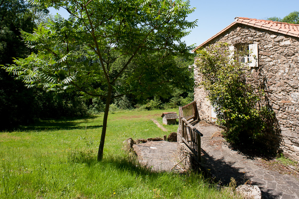 Maison dans le village abandonné de Rieuvaissières.