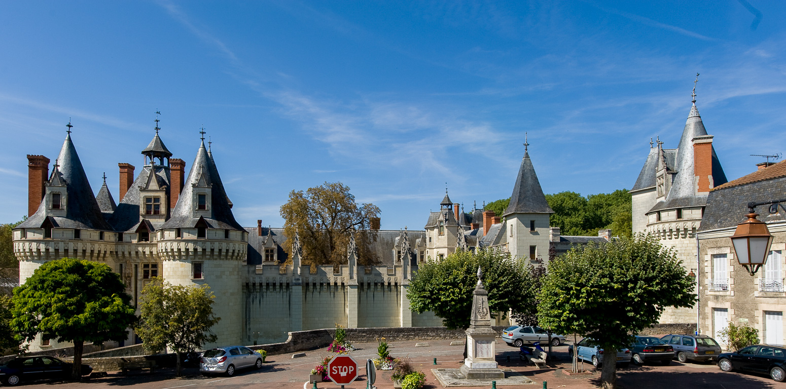 86130 Dissay-le-Château. Résidence des évèques de Poitiers au XVème siècle.