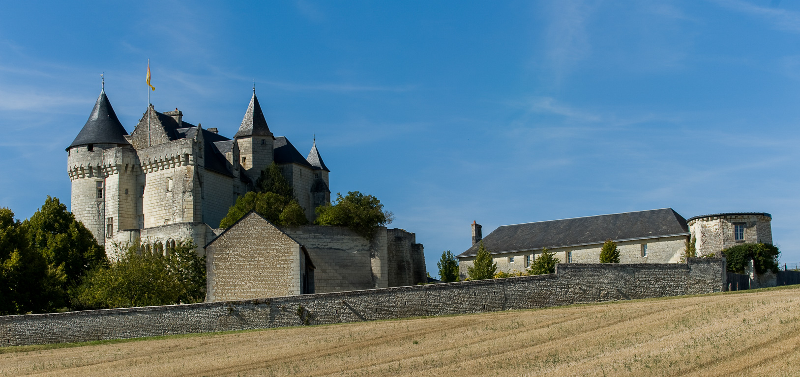 86230 Usseau. Le château de la Motte. Façade du XVème siècle.