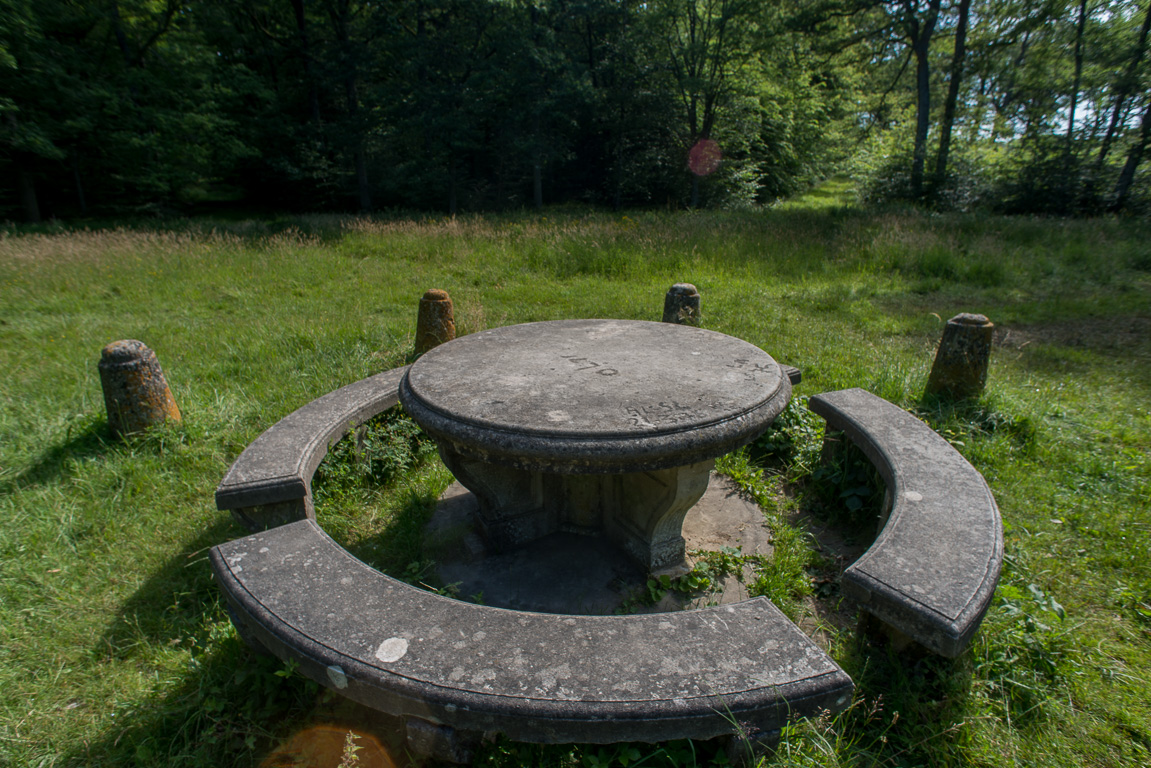 La table du Roi dans la forêt de Rambouillet, près de Saint-Léger en Yveline.