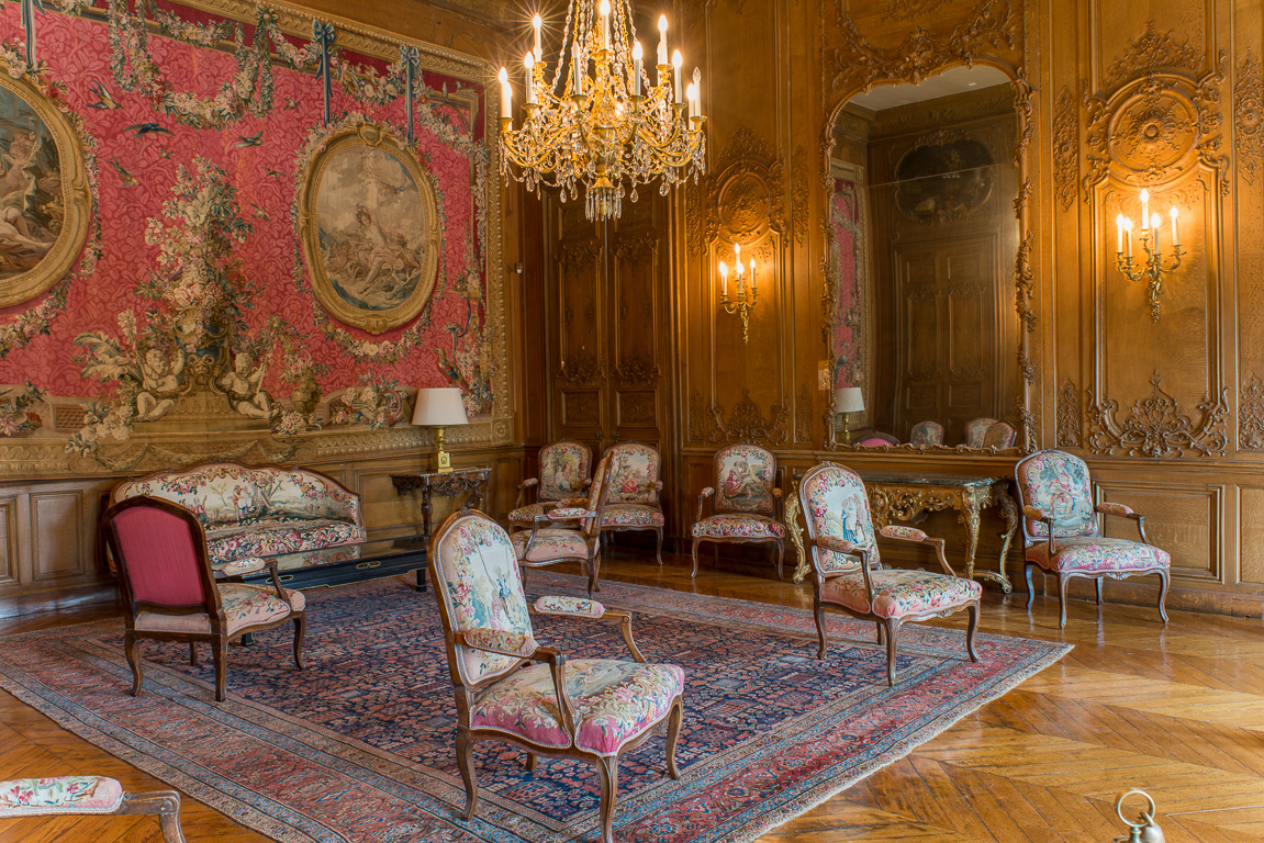 Le château. Appartement d'Assemblée. La salle du Conseil. Tapisserie des Gobelin (1791) d'aprés François Boucher. Vénus sortant des eaux et Psyché contemplant l'amour endormi.