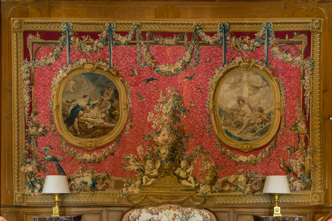 Le château. Appartements d’Assemblée. La salle du Conseil. Tapisserie des Gobelin de Cozette (1791) d'aprés François Boucher. Vénus sortant des eaux et Psyché contemplant l'amour endormi.
