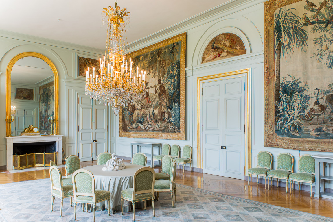 Le Château. Salle à manger présidentielle et ancienne chambre des rois. Tapisserie « Les nouvelles Indes » de la manufacture des Gobelins (fin XVIIIème siècle)