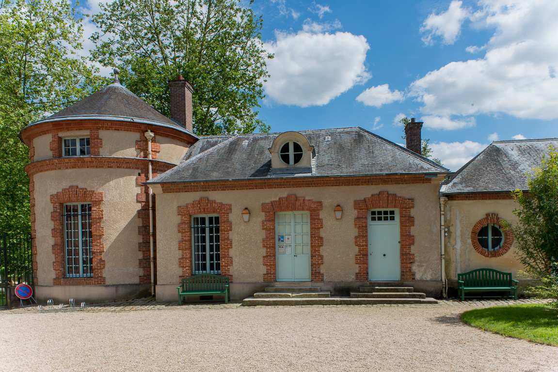 Le château. La laiterie de la Reine. Pavillon du roi.