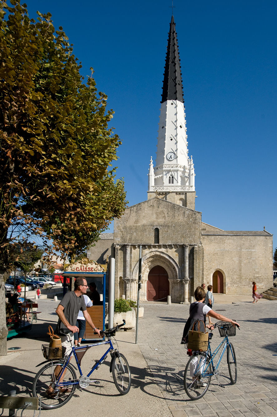 Ars en Ré. Flêche à crochets de l'église Saint-Etienne