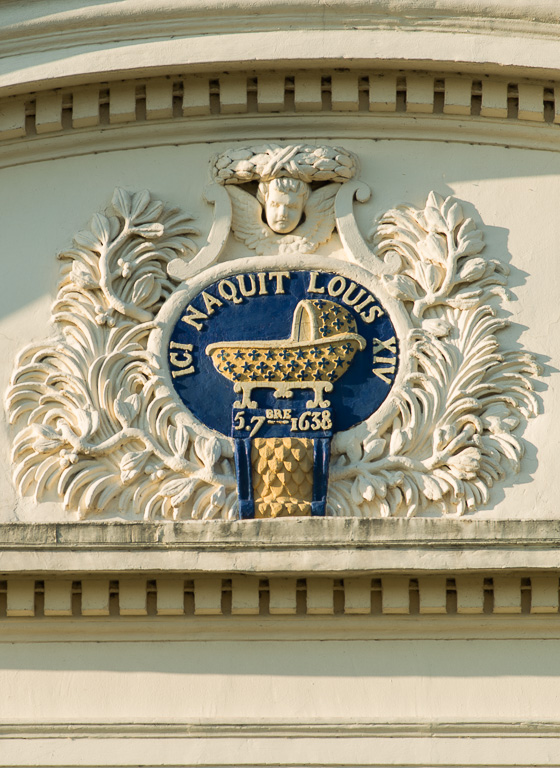 Le Pavillon Henri IV, au bout de la terrasse du château, surplombe les méandres de la Seine.