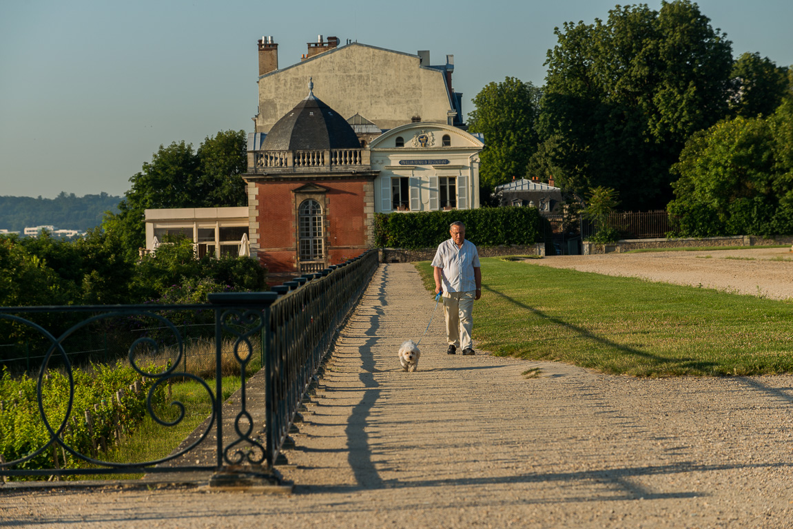 Le Pavillon Henri IV, au bout de la terrasse du château, surplombe les méandres de la Seine.