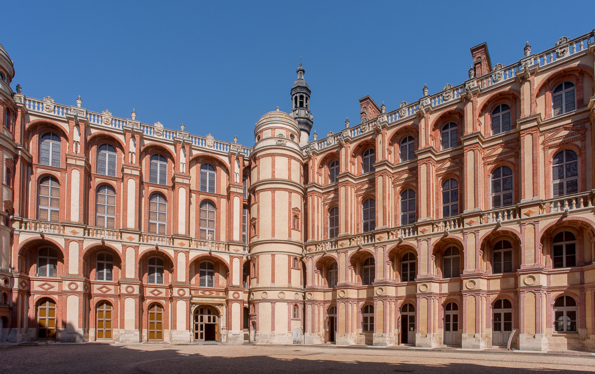 Le château. La cour intérieure.