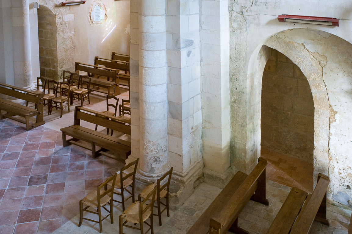 17500 Moings. L'église Saint-Martin avec ses passages berrichons.