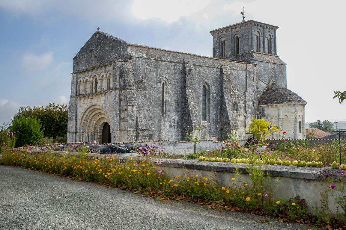 17800 Marignac, église romane.