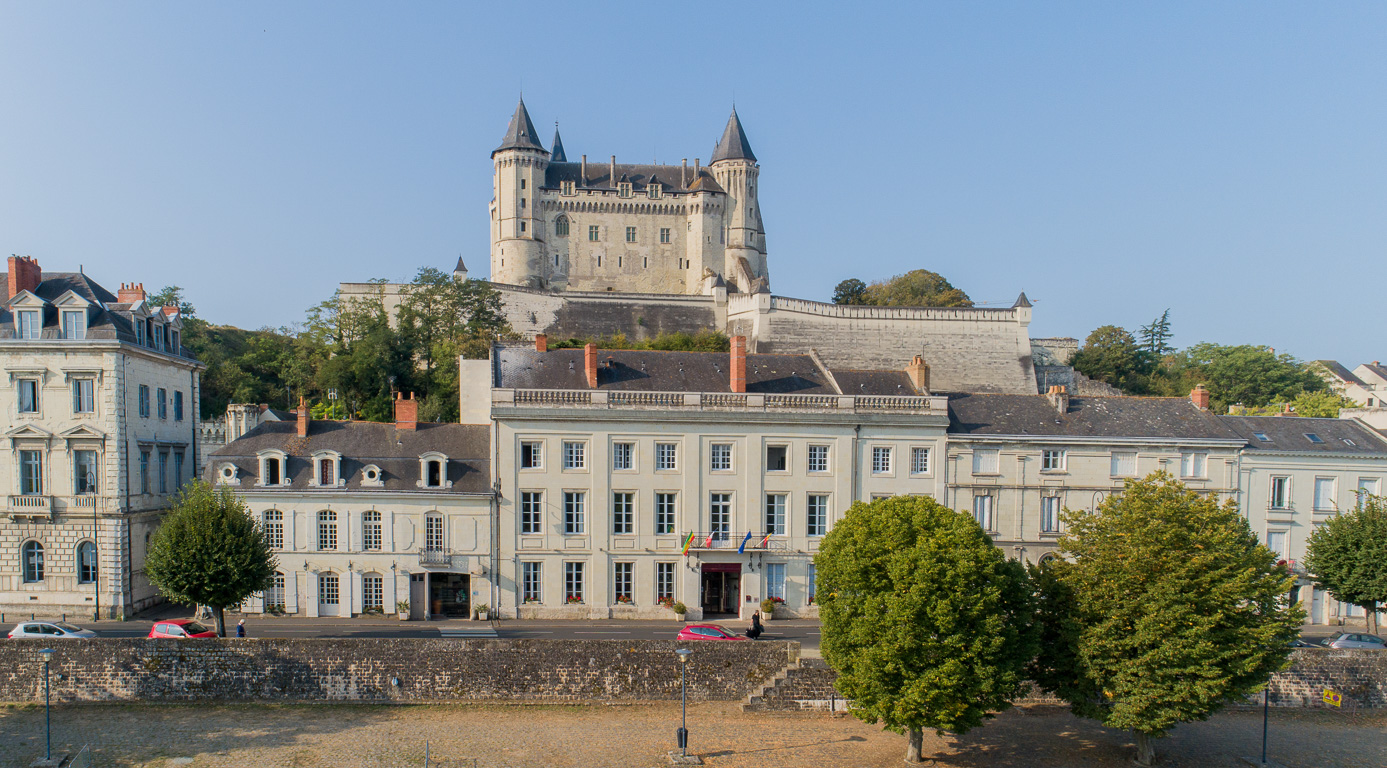 Saumur, Château-Musée de Saumur - aile nord, vue depuis le quai Mayaud.