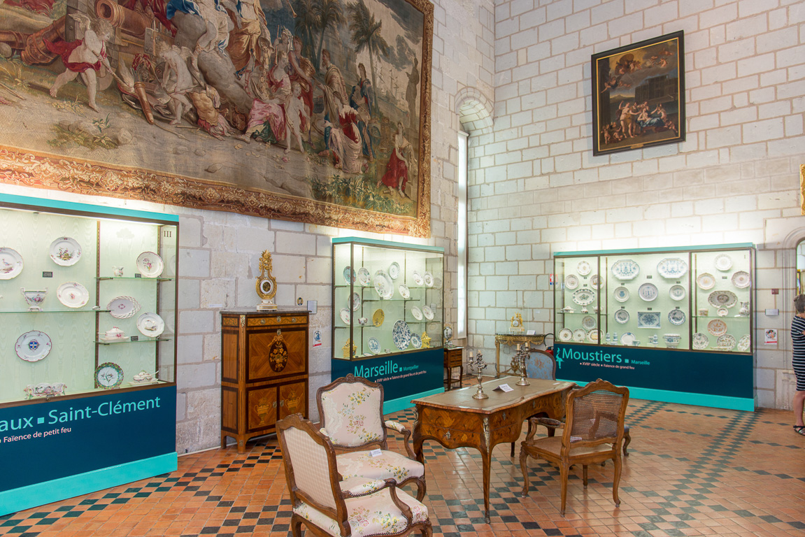 Saumur, Château-Musée de Saumur - Chambre de la reine - collection arts décoratifs