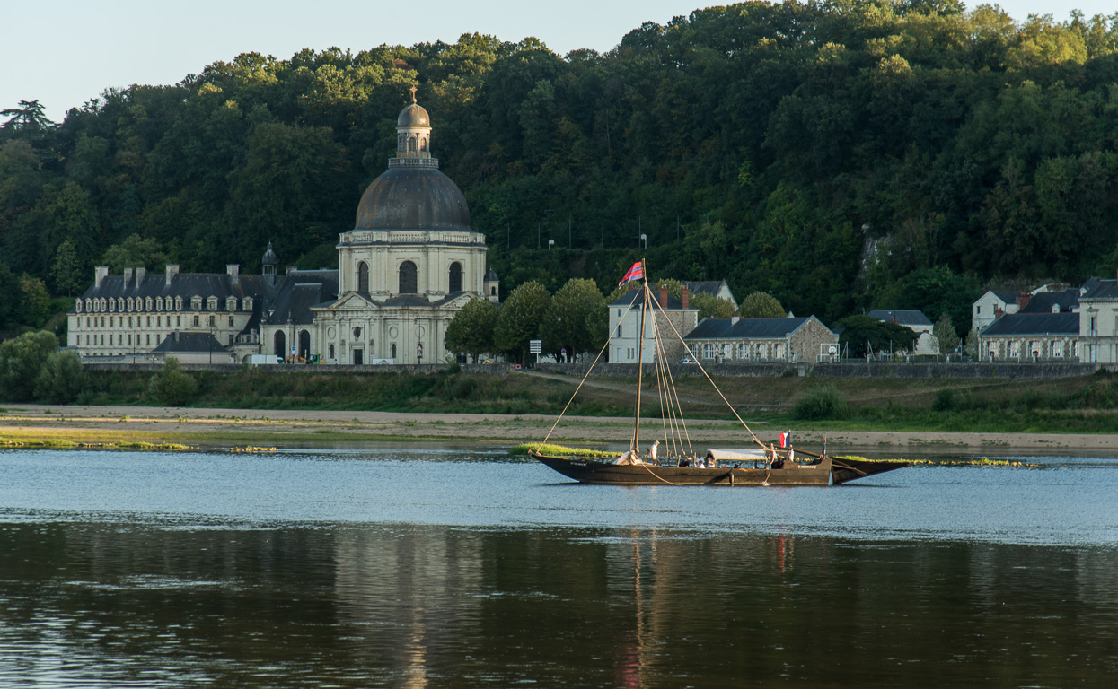 Saumur, au coucher du soleil sur la péniche "Nonchalante" de Loire Evasion.