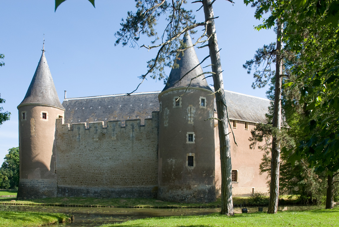 Le chateau d'Ainay-Le-Vieil construit en 1427