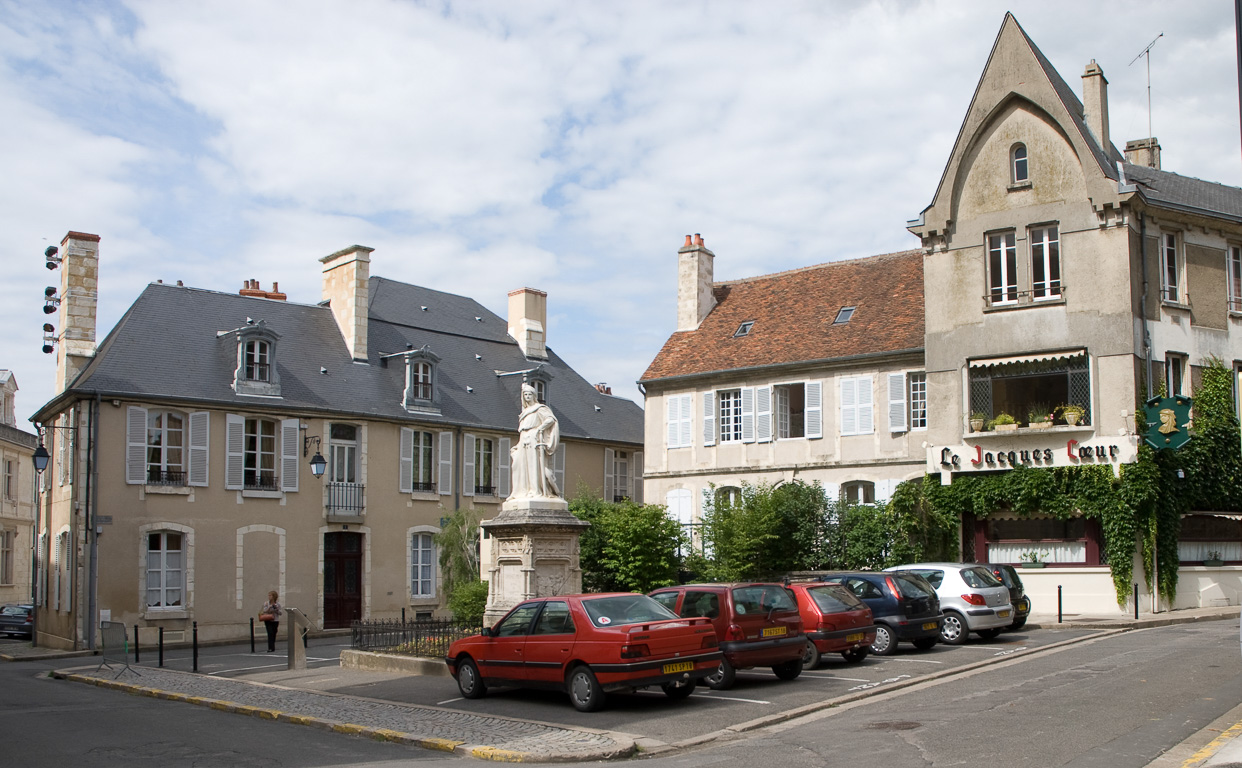 18000 Bourges Place Jacques Cœur