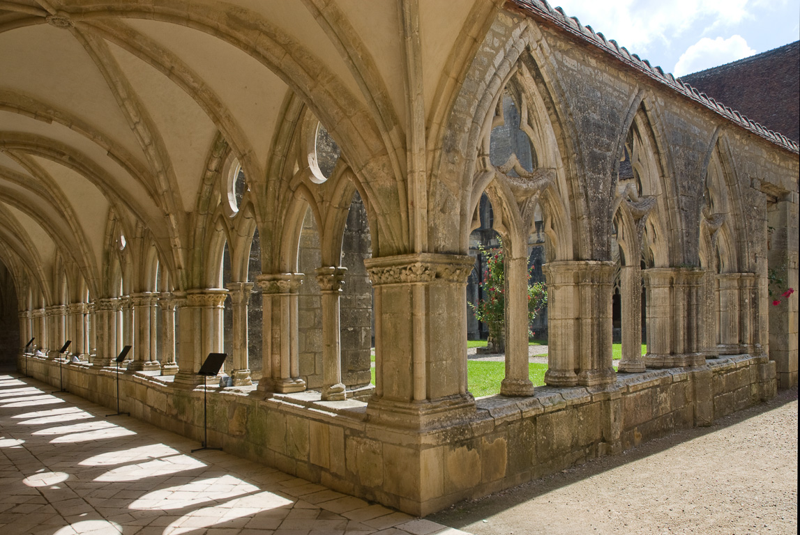 18200 Noirlac l'abbaye cloitre